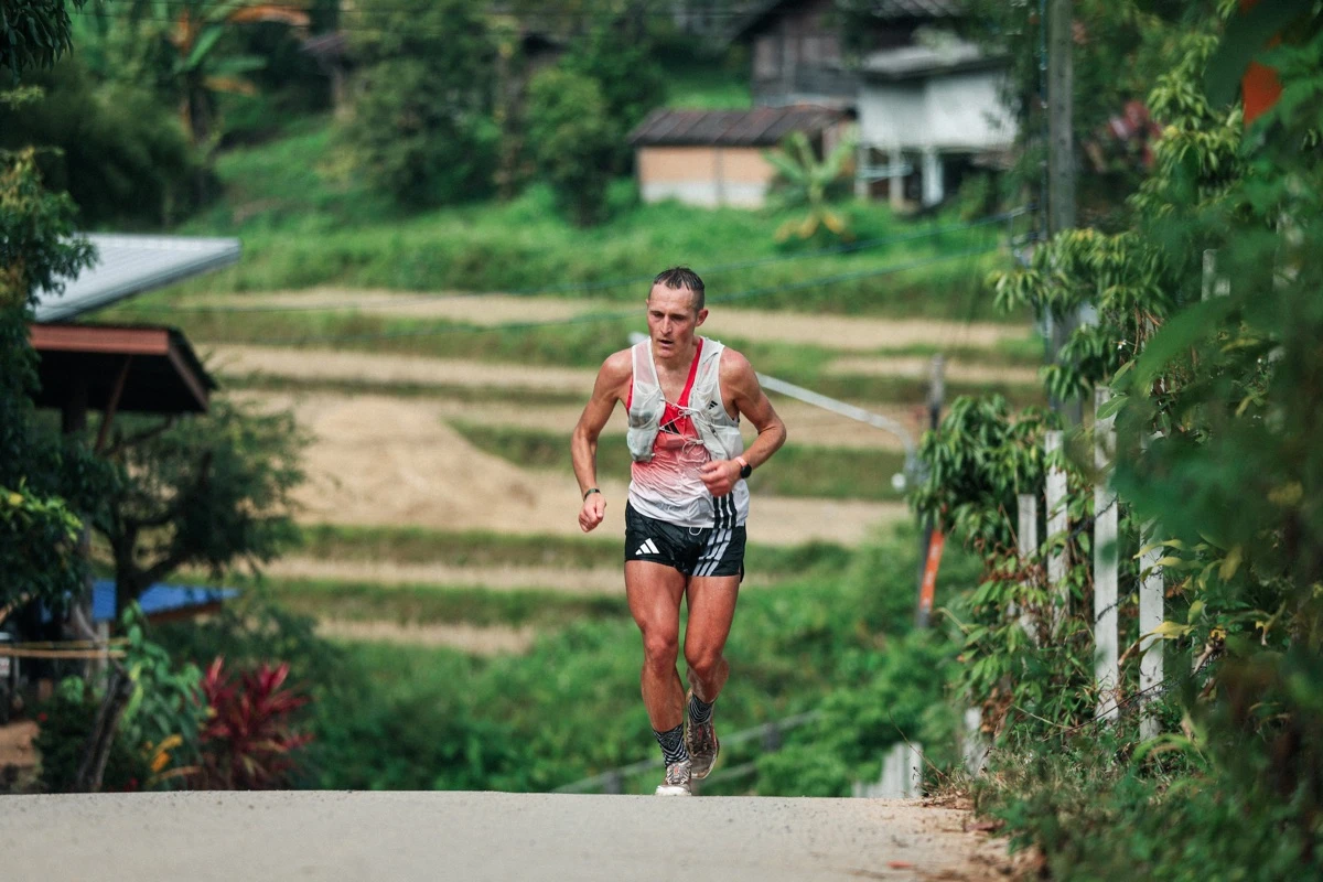Why strong cyclists and marathoners eat in training
